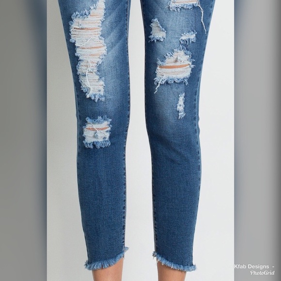 🥰SALE!! ! 💕Stretchy Ripped Skinny Jeans! - Picture 4 of 7